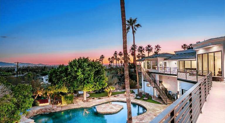 House with hot tub & pool in Phoenix, AZ