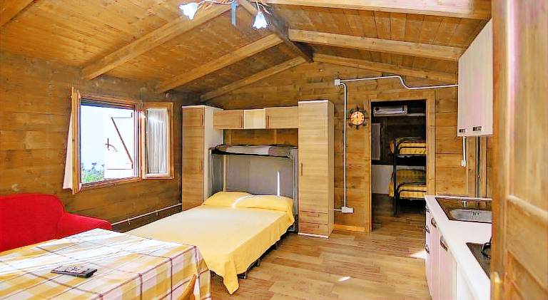 Pleasant house with private pool & yard | Pets allowed — photo 2