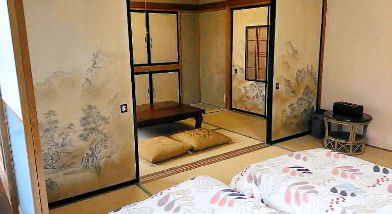 House with grill | Next to Futarasan jinja — photo 2