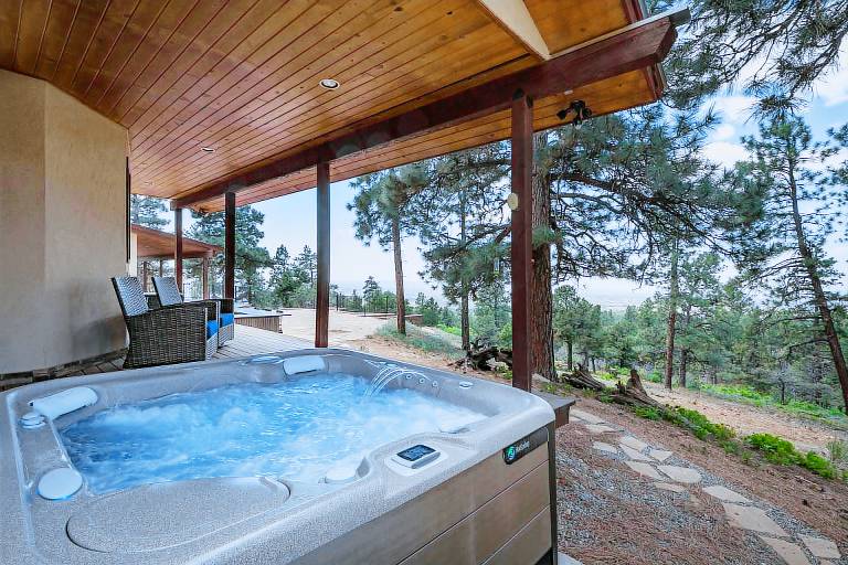 Vacation home with garden, jacuzzi & private pool | Mountain view — photo 5