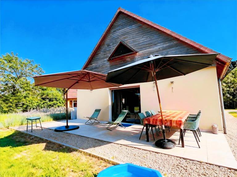 Beautiful house on holiday park with pool in Figeac