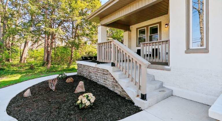 Stunning 2 BR - Parking and Walk to Park — photo 4