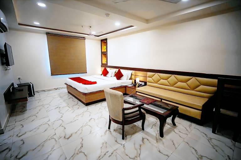 Hotel Gharana Tree