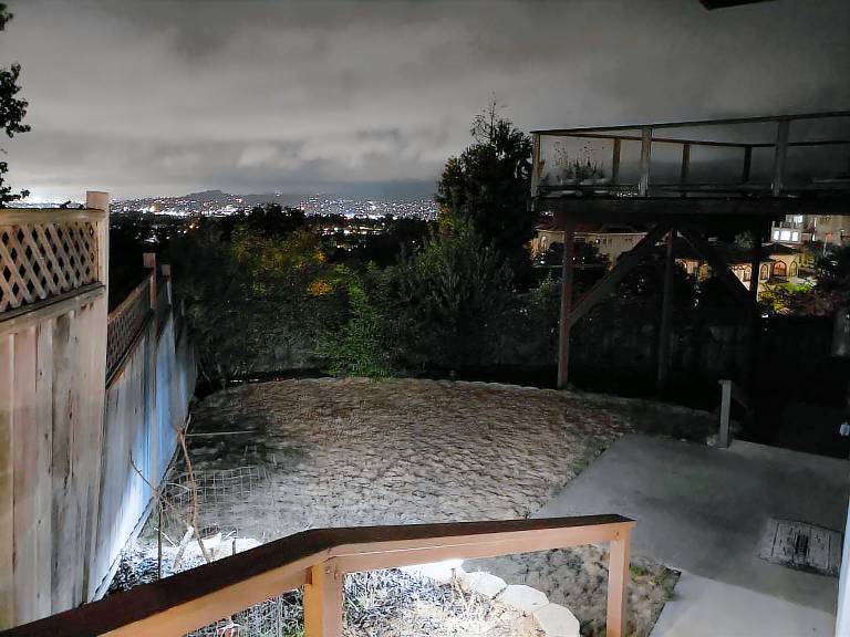 Hus  Castro Valley