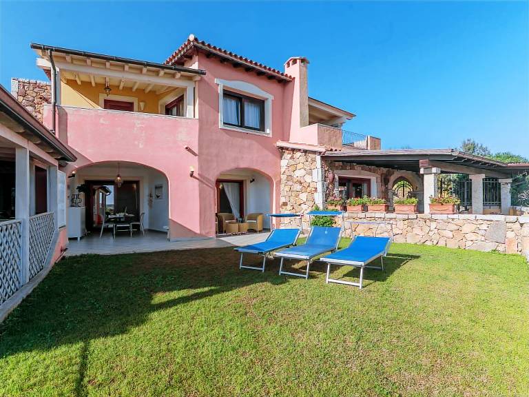 Holiday apartment with terrace, garden & pool | Sea view — photo 2