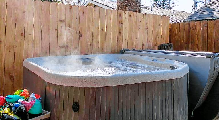 Vacation home with jacuzzi | Pet-friendly — photo 5