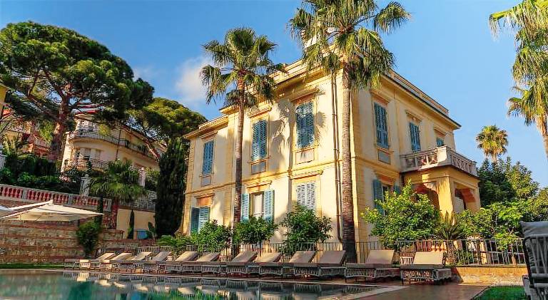 Lovely apartment with garden, pool & patio | Next to the beach | Dogs allowed in Alassio