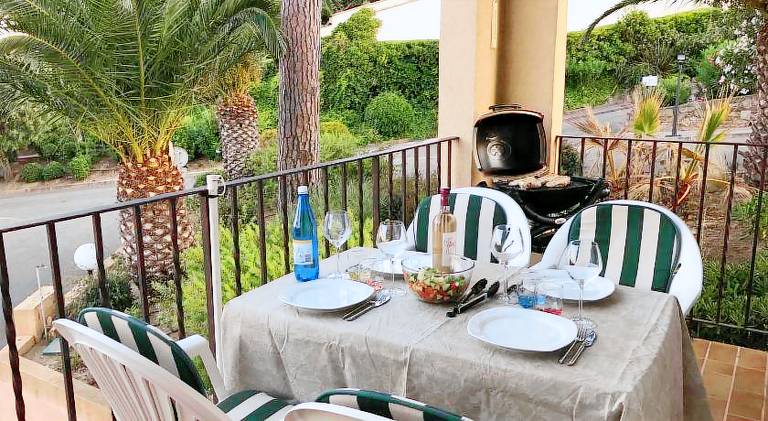 Holiday apartment with barbecue, patio & private pool — photo 5