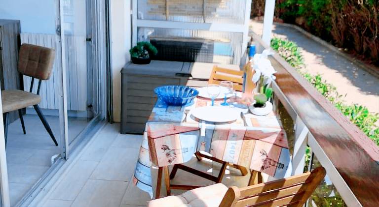 Holiday apartment with patio & hot tub — photo 4