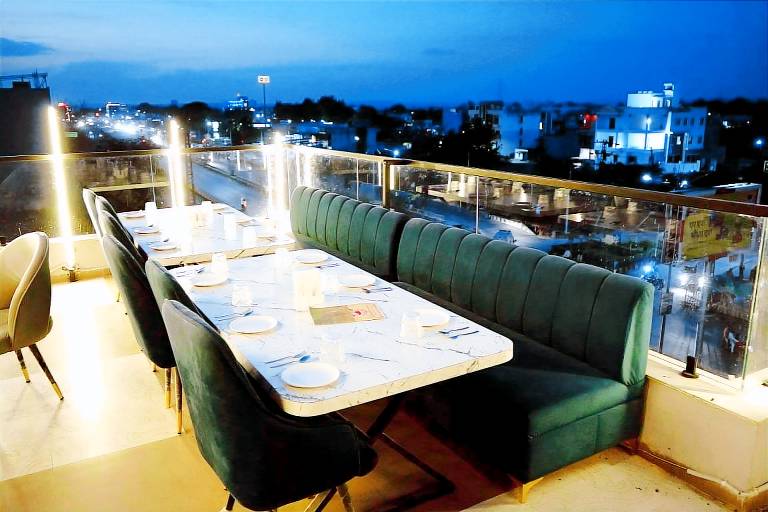 HOTEL LEELA INN