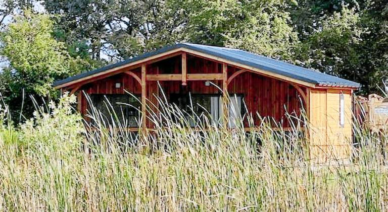 Charming chalet with grill, yard & patio | Dogs allowed in Chateauroux