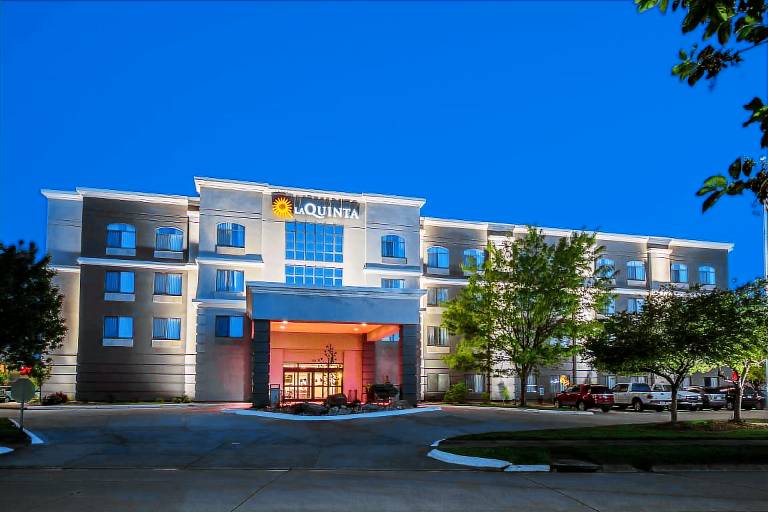 La Quinta Inn & Suites by Wyndham Kearney — photo 3