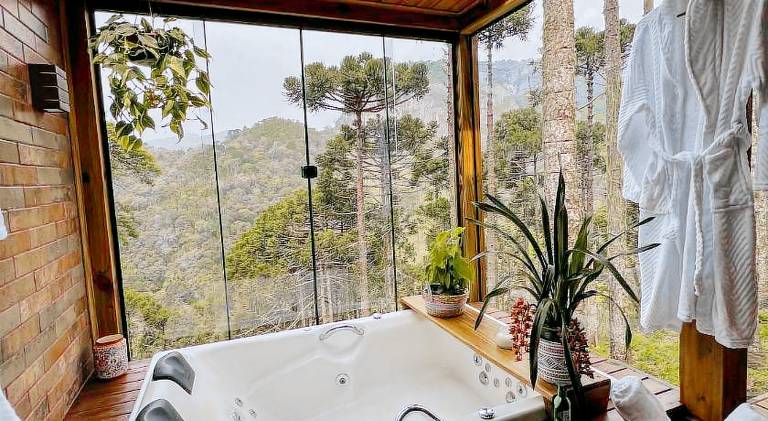 Lodge with garden & hot tub — photo 3