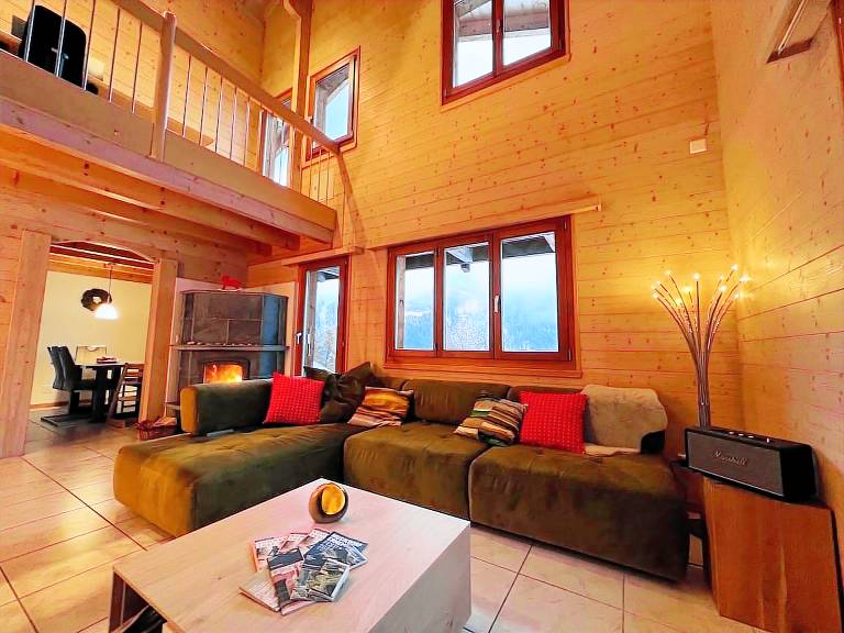 Vacation home with yard & terrace | Mountain view | Pets are welcome — photo 5