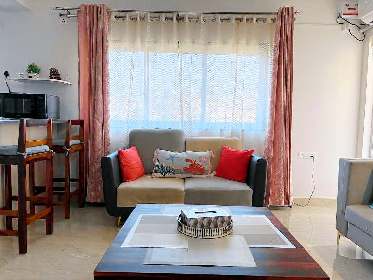 The Greendoor Villa - ByLaMer, 500mtrs Zalor Beach in Benaulim