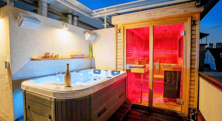 Nice rental apartment with jacuzzi & pool | Dogs allowed in Prague