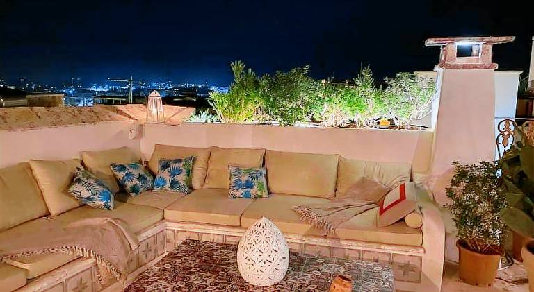 Villa with pool — photo 4