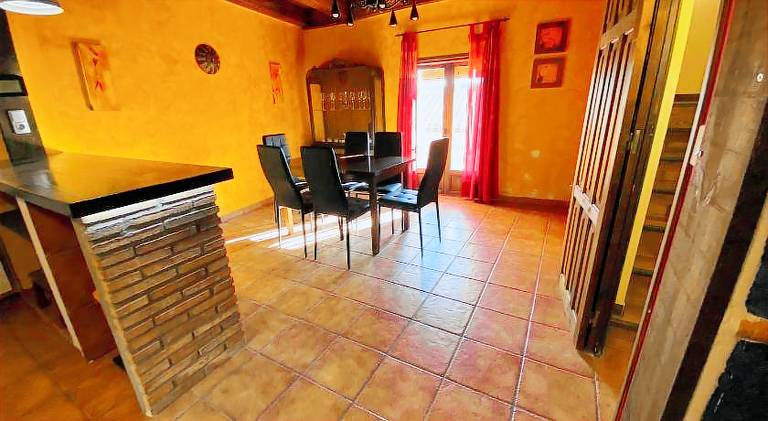 Pleasant vacation home with yard, private pool & BBQ | Pets are welcome — photo 3