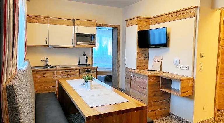 Beautiful serviced apartment with garden & terrace | Next to the ski | Suitable for remote work | Pets are welcome — photo 3