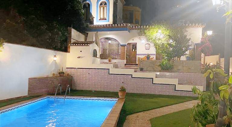 House with patio, garden & barbeque in Almunecar