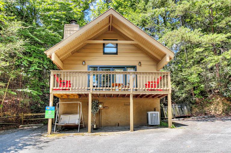Vacation home with fast internet, barbecue & jacuzzi | City view — photo 2