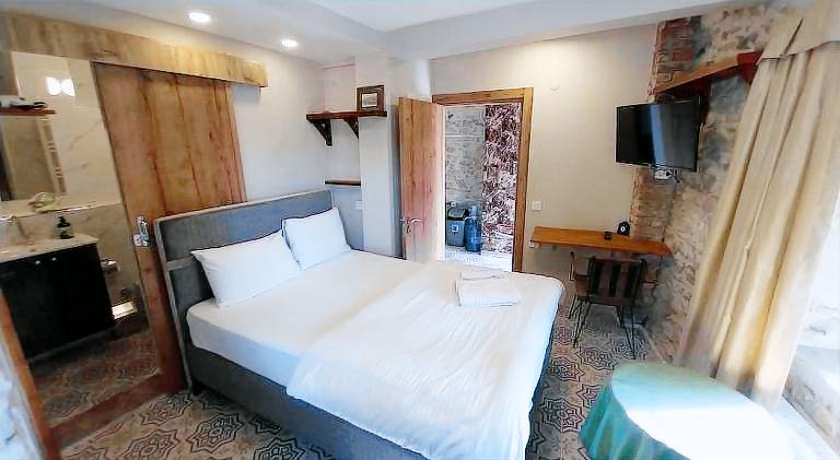 Fully equipped rental apartment with patio | Close to Konak Square | Perfect for remote work | Dogs allowed in Izmir