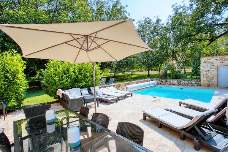 Gite with barbeque, yard & private pool — photo 3