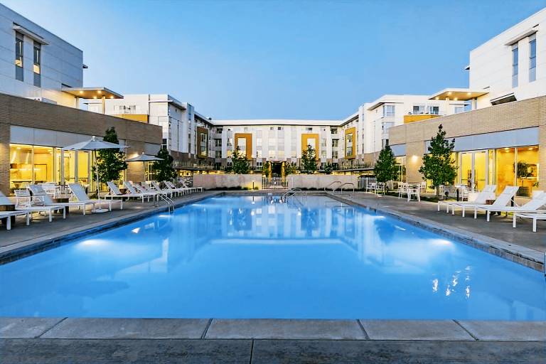Apartment with pool — photo 4
