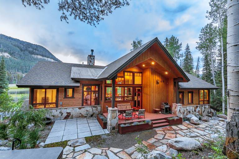 Lakefront Custom Home Across from Purgatory - Pool Table/Hot Tub/Shuttle — photo 3