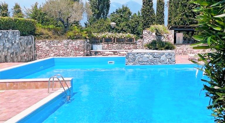 Apartment with pool — photo 2
