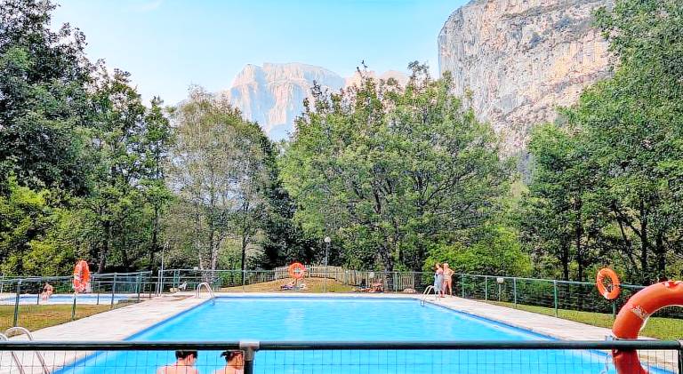 Apartment with pool | Pets allowed — photo 3