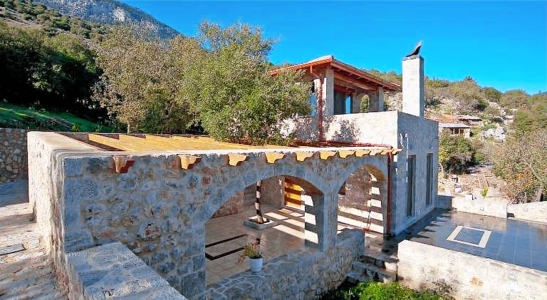 Chalet with grill, terrace & yard — photo 3