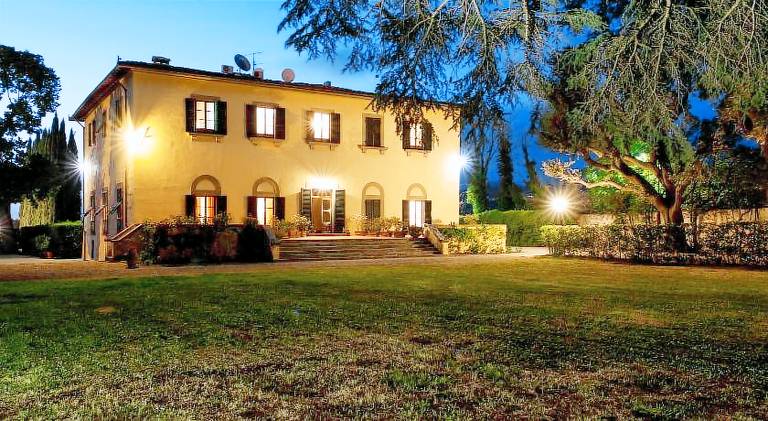 Apartment with private pool, terrace & grill in Bagno a Ripoli