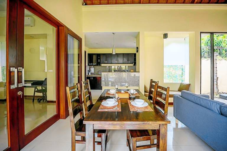 Villa with barbecue, patio & garden — photo 3
