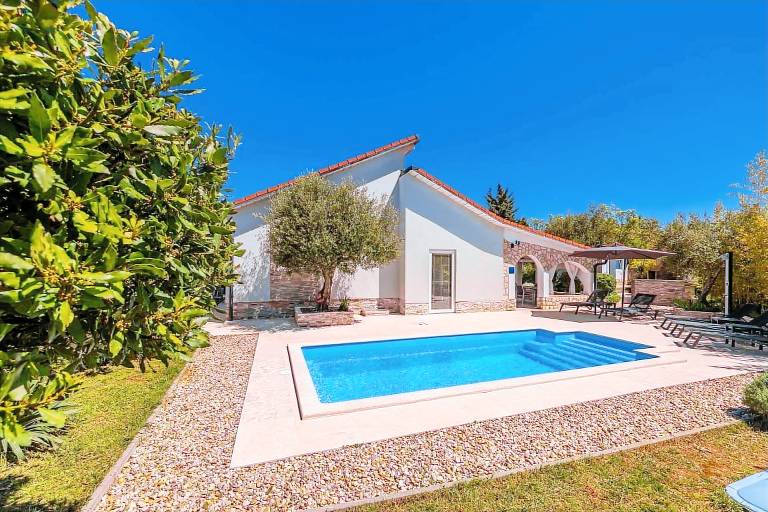 Casa Pinezići