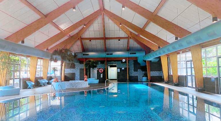 House with private pool, jacuzzi & barbeque — photo 2