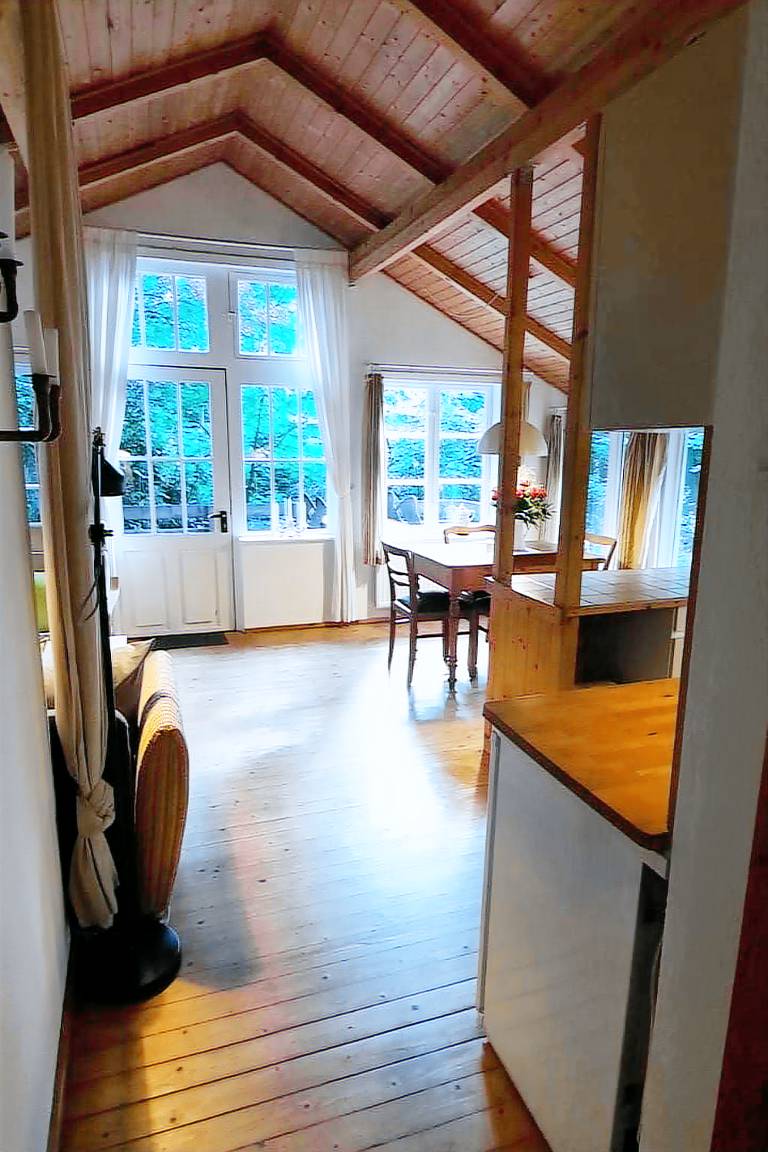 Fully equipped charming vacation home with yard, barbecue & patio | Pets are welcome — photo 3