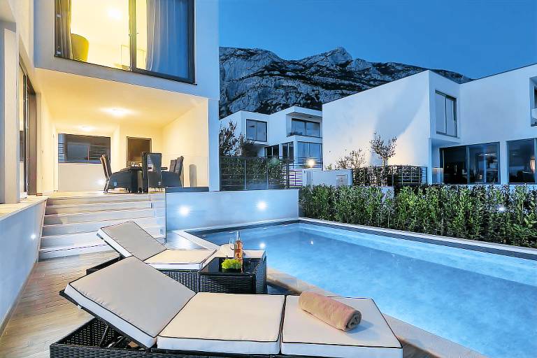 Villa with garden, patio & pool | Mountain view — photo 2
