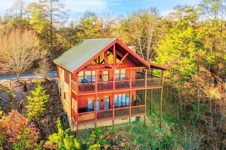 Cabin with private pool in Pigeon Forge, TN