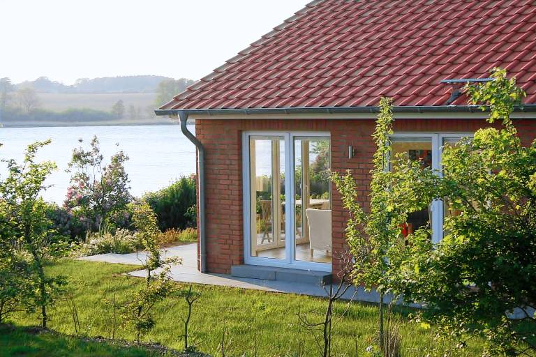 Vacation home with patio, sauna & garden | Water view — photo 4