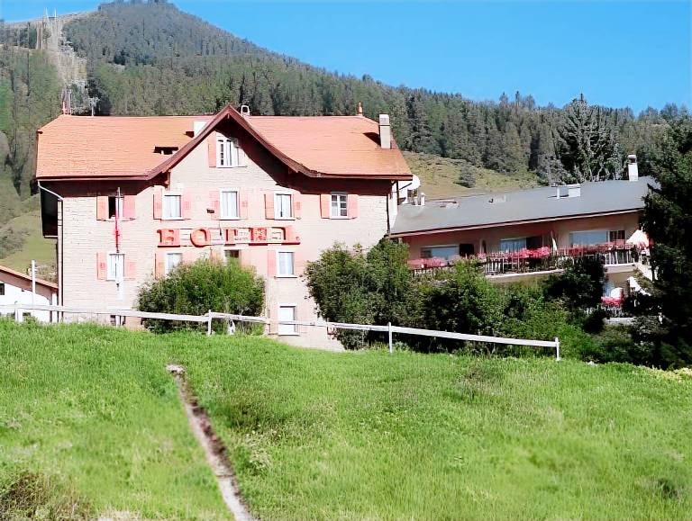 Hotel Bellaval Scuol in Scuol