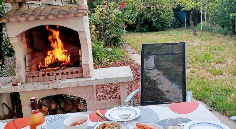 Nice house, garden and BBQ 3km from the beach / Jolie maison, jardin et BBQ a 3 km de la plage — photo 3