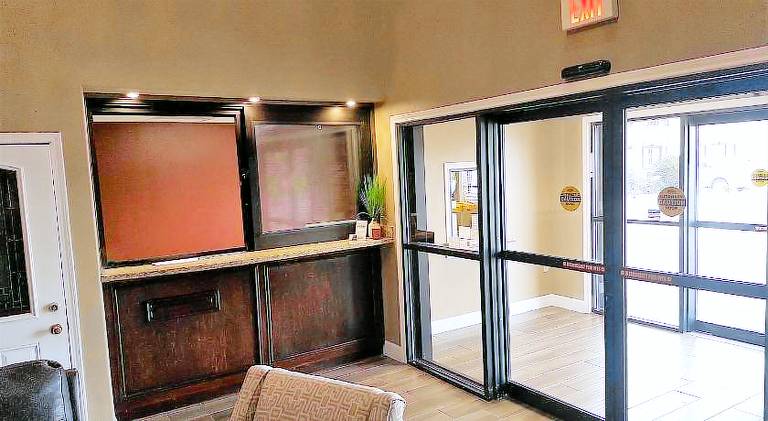 Red Roof Inn & Suites Houston - Humble/IAH Airport — photo 3