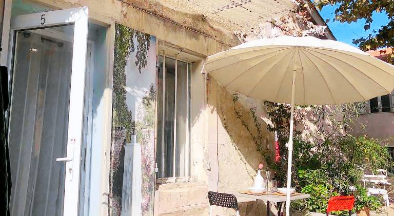 Apartment with patio — photo 3