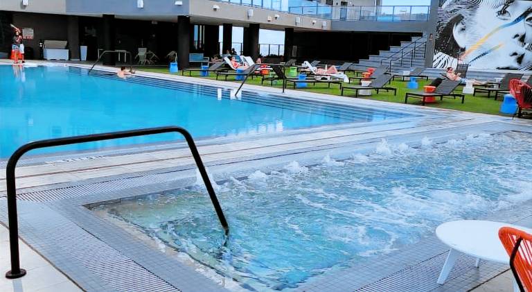Apartment with pool & jacuzzi | Next to Bayside Marketplace | Pets are welcome in Miami, FL