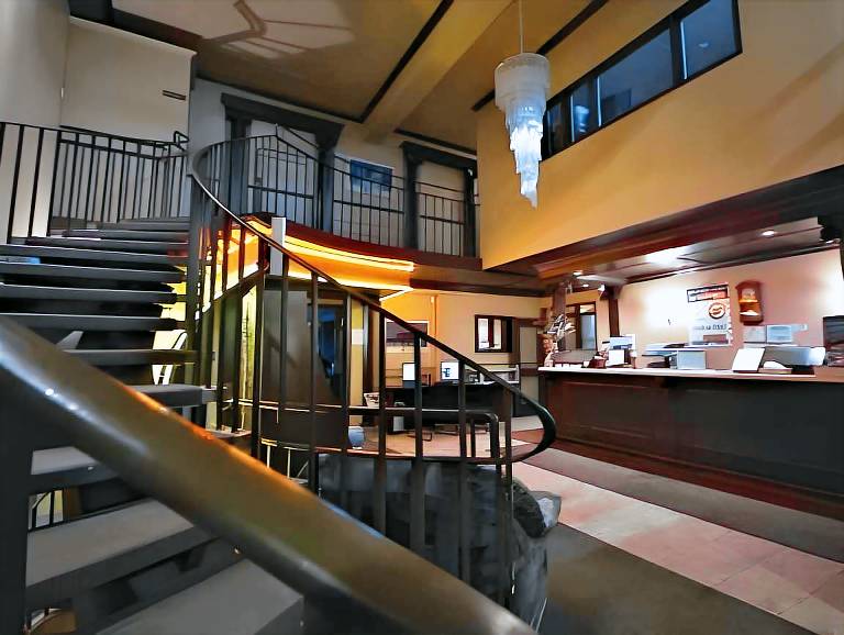 Hotel Le Voyageur in Québec City, QC