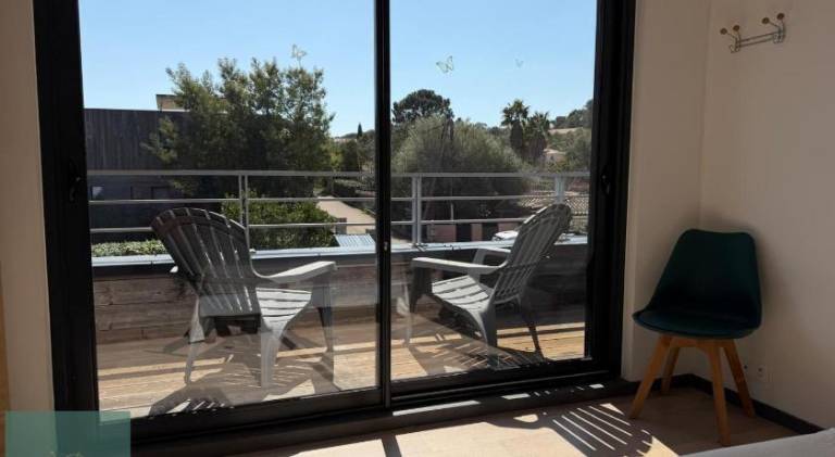 Villa with pool — photo 4