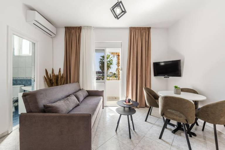 アパートメント  Golem