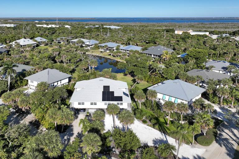 Lakefront Sanibel home - Minutes from the beach - Coastal Canopy — photo 5