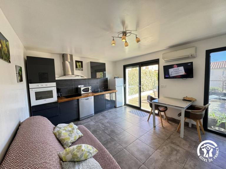 Gite with patio & yard in Collioure